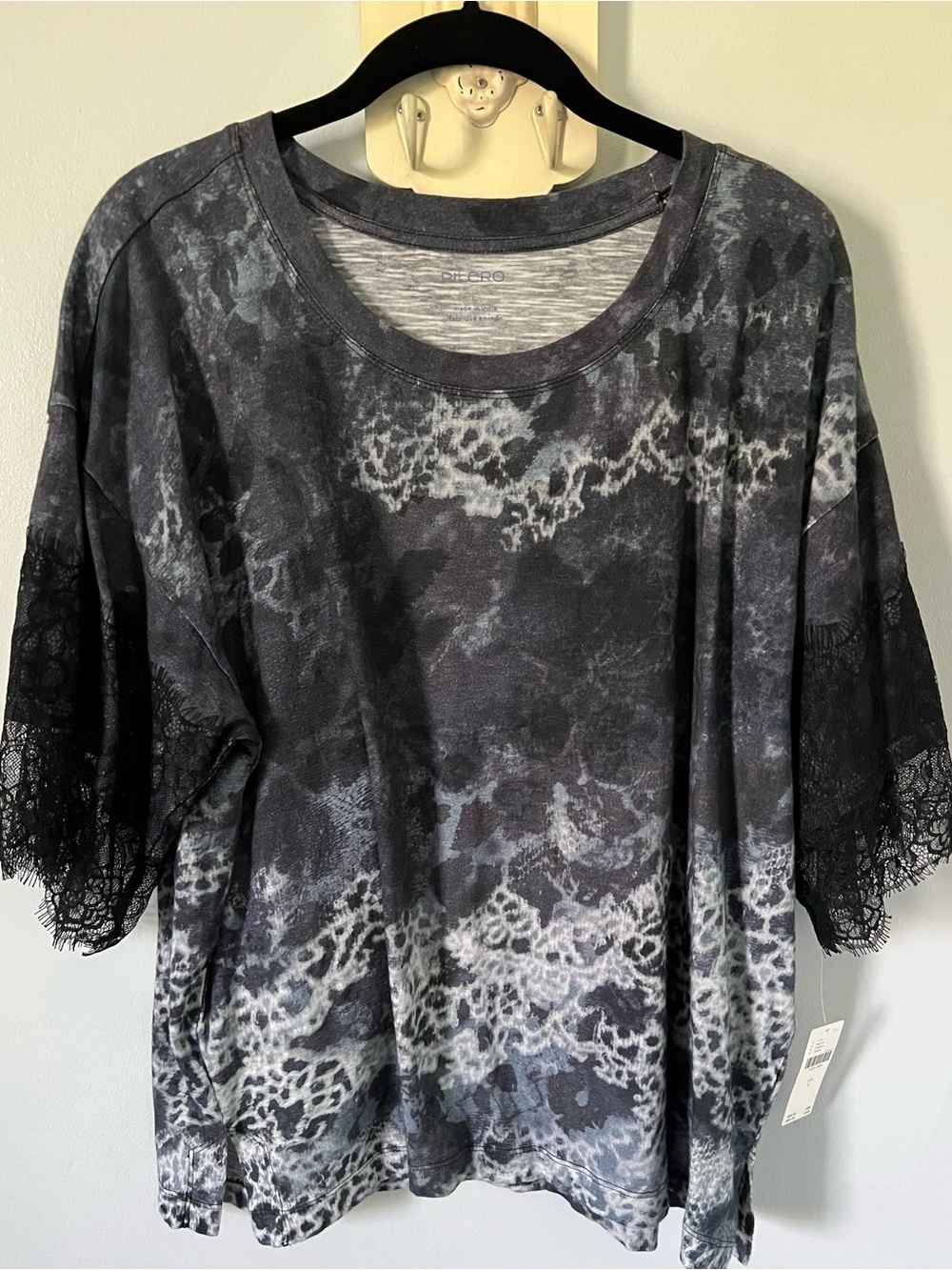 Pilcro Black & Gray Lace-Sleeve Tee ~ L